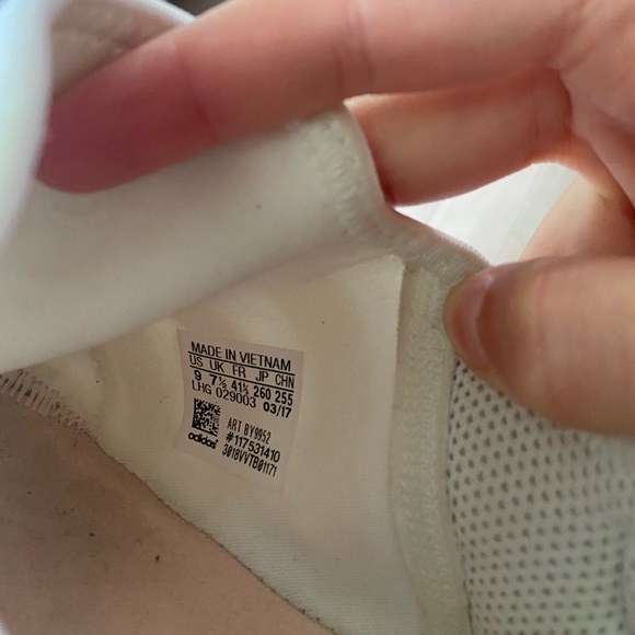 Adidas tennis shoes - Picture 5 of 5